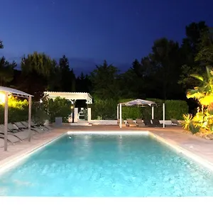 https://auberge-des-pins.fr-provencehotel.com